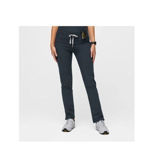 Figs Dark Harbor Yola™ - Skinny
Scrub Pants
S - Dark Harbor